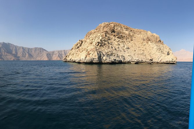 Full-Day Dhow Cruise in Khasab Musandam - Onboard Refreshments and Amenities