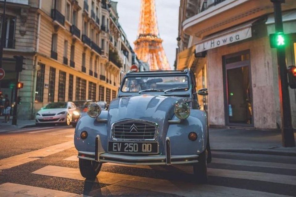 LGBTQIA+ Proposal: French Vintage Car Tour - Photographer 1h - Exploring Iconic Parisian Landmarks