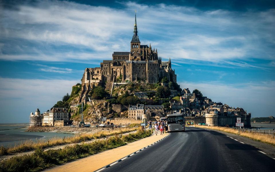 Mont Saint Michel: Private Round Transfer From Le Havre - Mercedes Car and Bus Amenities
