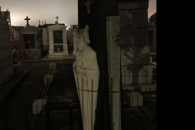 New Orleans Dead of Night Ghosts and Cemetery Bus Tour - Group Size and Operator