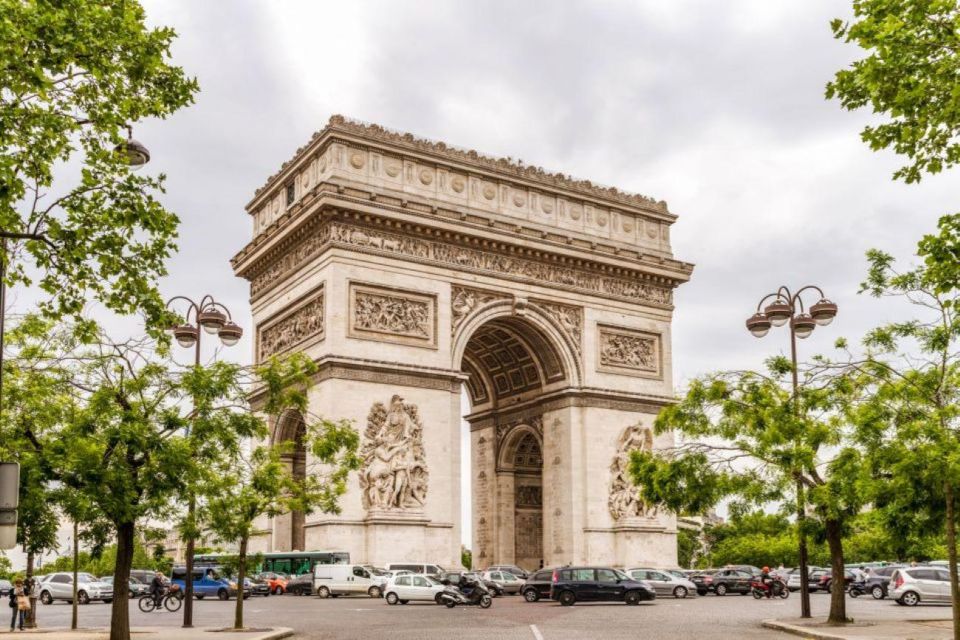 Paris: Private Paris Tour in an Electric Vehicle - Flexible Itinerary Options