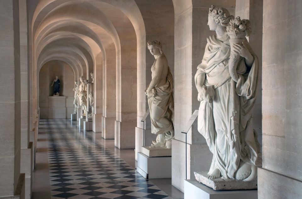 Paris to Versailles: Private Guided Tour With Transport - Exploring the Palace of Versailles