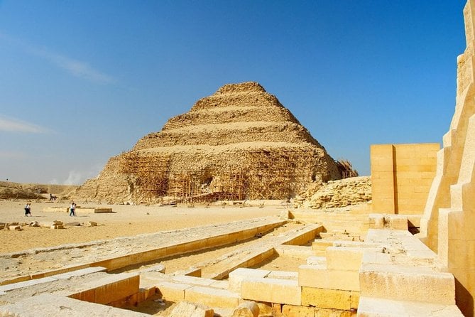 Private Day Tour To Giza Pyramids, Memphis and Sakkara - Exploring the Giza Pyramids