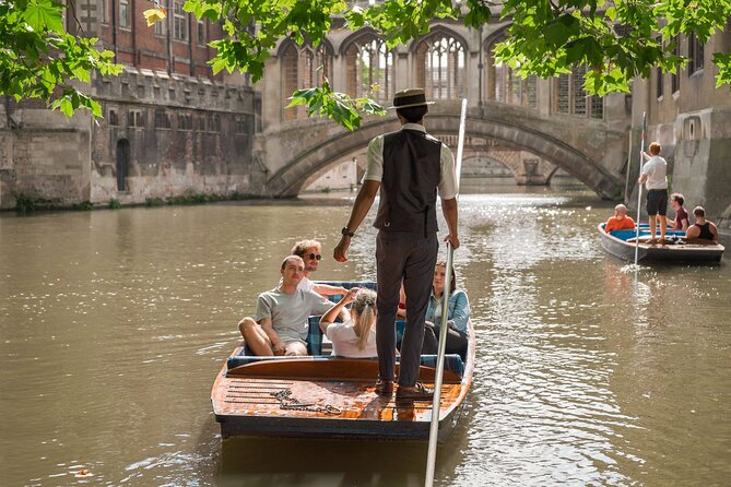 Punting Tour in Cambridge - Punting Experience