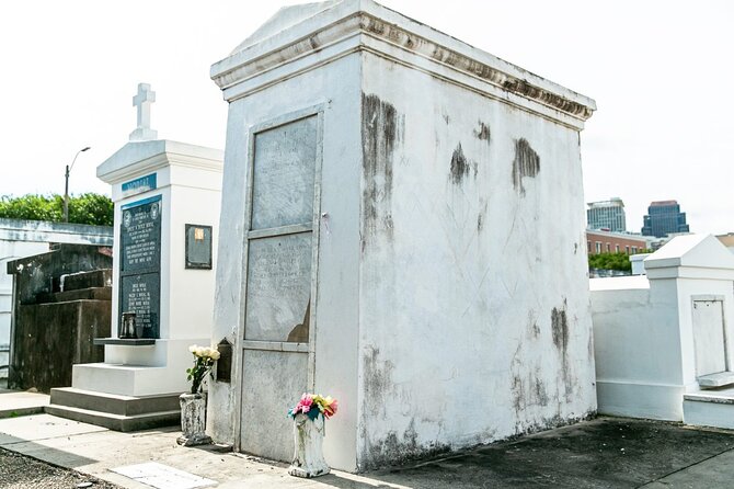 St. Louis Cemetery No. 1 Official Walking Tour - Photography and Restrictions