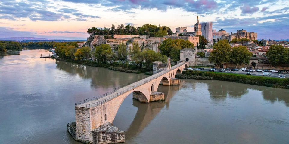 Aix-en-Provence and Avignon, City of Popes Private Tour - Discovering Avignon, the City of Popes