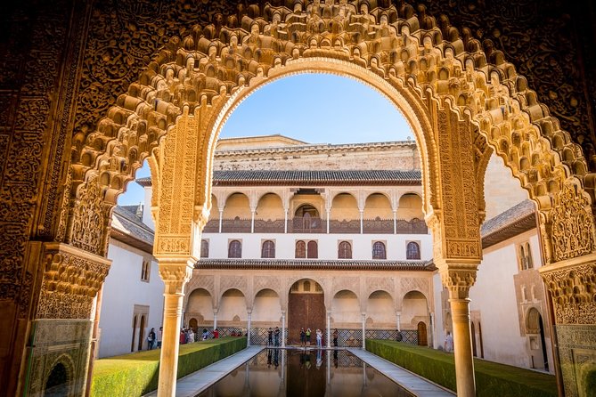 Alhambra: Small Group Tour With Local Guide & Admission - Tour Highlights