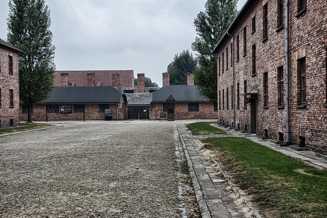 Auschwitz-Birkenau Live Guided Tour and Transfer From Krakow - Booking and Reviews