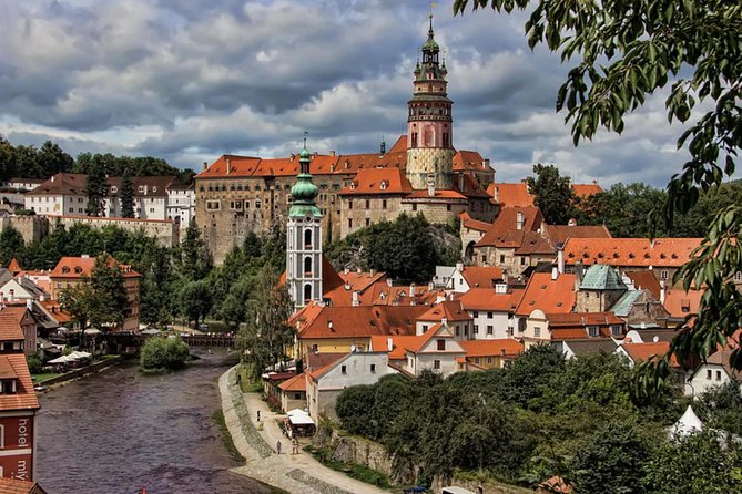 Cesky Krumlov Full Day Tour From Prague and Back - Old Town Stroll