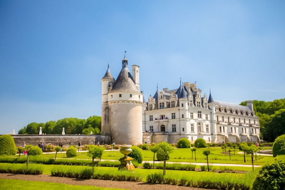 Chenonceau Castle: Private Guided Tour With Entry Ticket - Skip the Ticket Line