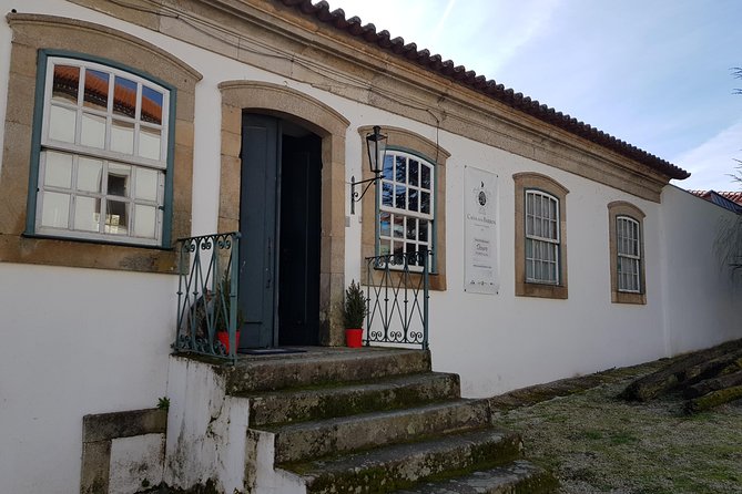 Douro Valley Wine Tour: 3 Vineyard Visits, Wine Tastings, Lunch - Lunch in Pinhão