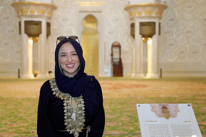 Dubai to Abu Dhabi Day Trip: Grand Mosque, Palace & Etihad Towers - Palace Tour