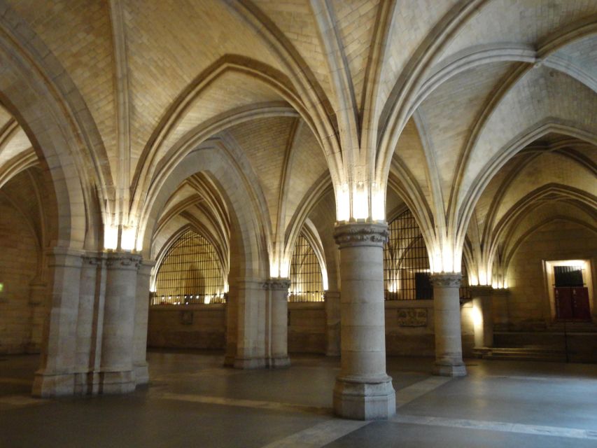 Island of the City - Sainte-Chapelle and the Conciergerie Tour - French Icons Footsteps