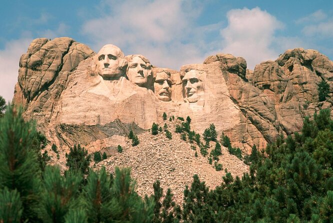 Mount Rushmore and Black Hills Tour With Two Meals and a Music Variety Show - Meet the Tour Guides
