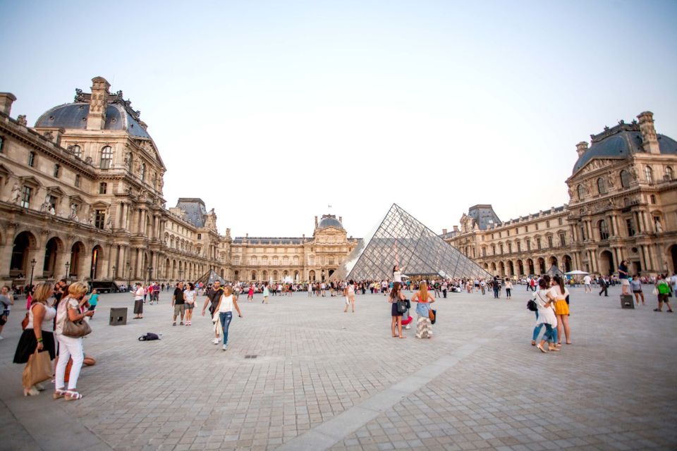 Paris: Louvre Museum Masterpieces Tour With Reserved Access - Meeting Point