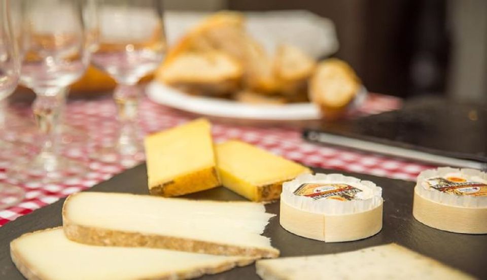 Paris: Private Food Tour in Le Marais - Indulge in Cheese and Wine