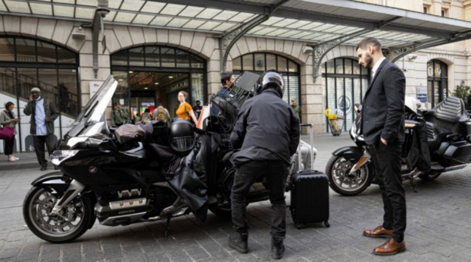 Paris: Private Motorcycle Taxi Airport Paris Beauvais - Paris - Luggage Capacity