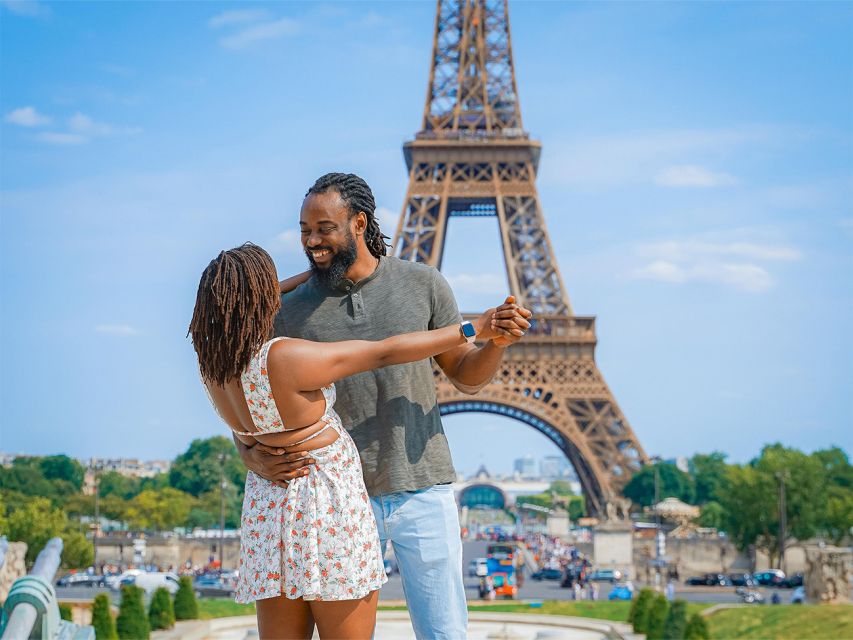Paris: Professional Photoshoot With the Eiffel Tower - Professional Photographer