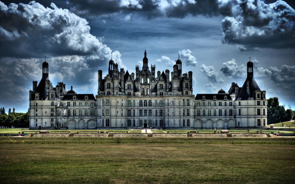 Paris: Top Loire Castles With Lunch and Wine - Chambord or Amboise