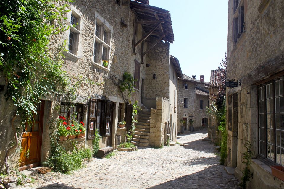 Pérouges: Medieval Village Private Guided Tour - Visit the Fortified Church