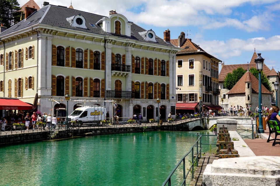 Private 2-Hour Walking Tour of Annecy With Official Guide - Explore Annecys Old Town