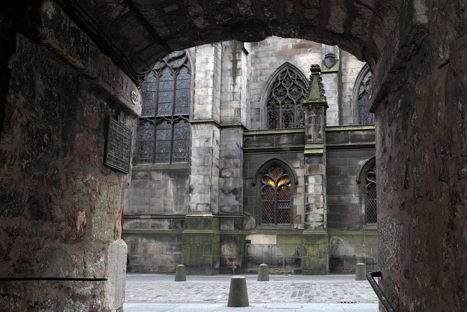 Royal Mile Small Group Walking Tour - Optional Edinburgh Castle - St. Giles Cathedral