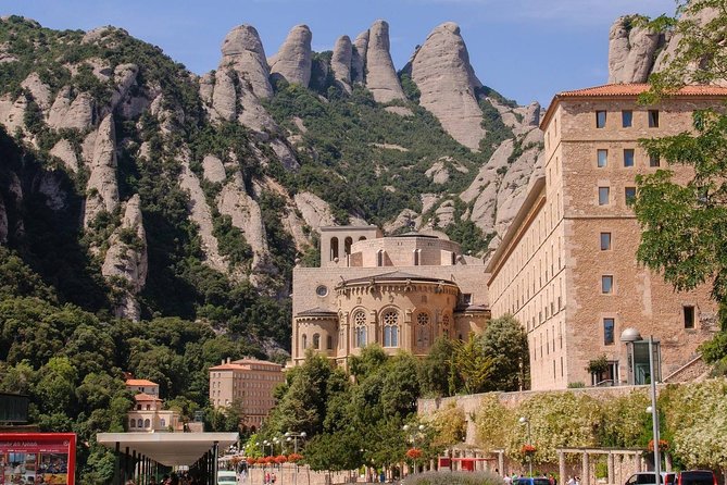 Sagrada Familia & Montserrat Small Group Tour With Hotel Pick-Up - Reviews