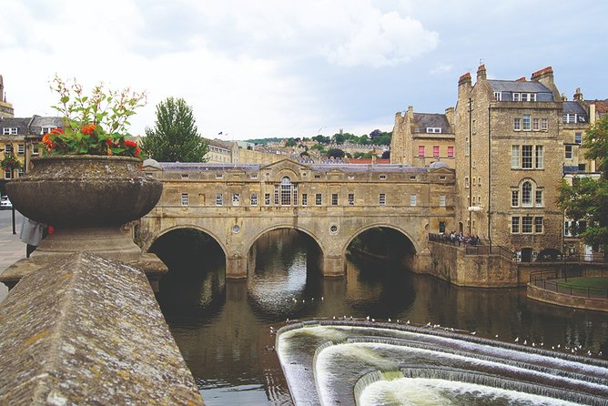 Stonehenge and Bath Day Trip From London With Optional Roman Baths Visit - Departure and Return Logistics