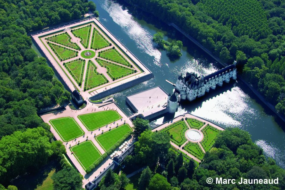 Tours/Amboise: Chambord, Chenonceau Day Trip & Wine Tasting - Guided Tour of Château De Chambord