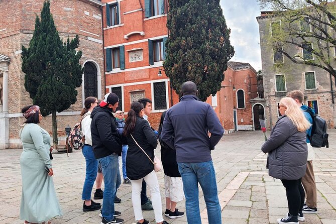 Venice Sightseeing Walking Tour With a Local Guide - Logistics: Duration, Group Size, and Accessibility