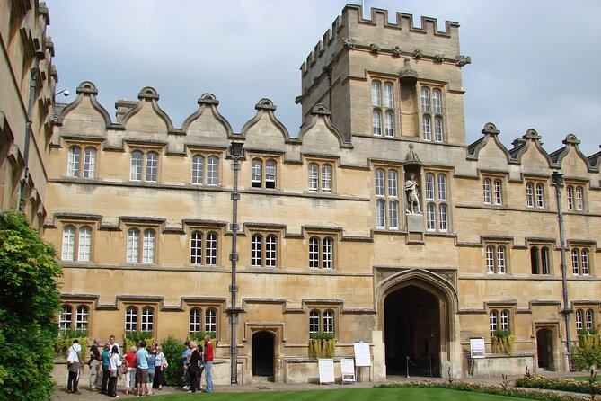 1.5-hour Oxford University and Colleges Walking Tour - Accessibility and Restrictions