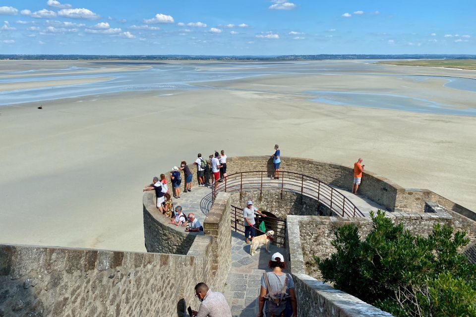 2-day Private D-Day Mont Saint-Michel 3 Castles by Mercedes - Guided Tour of Chenonceau