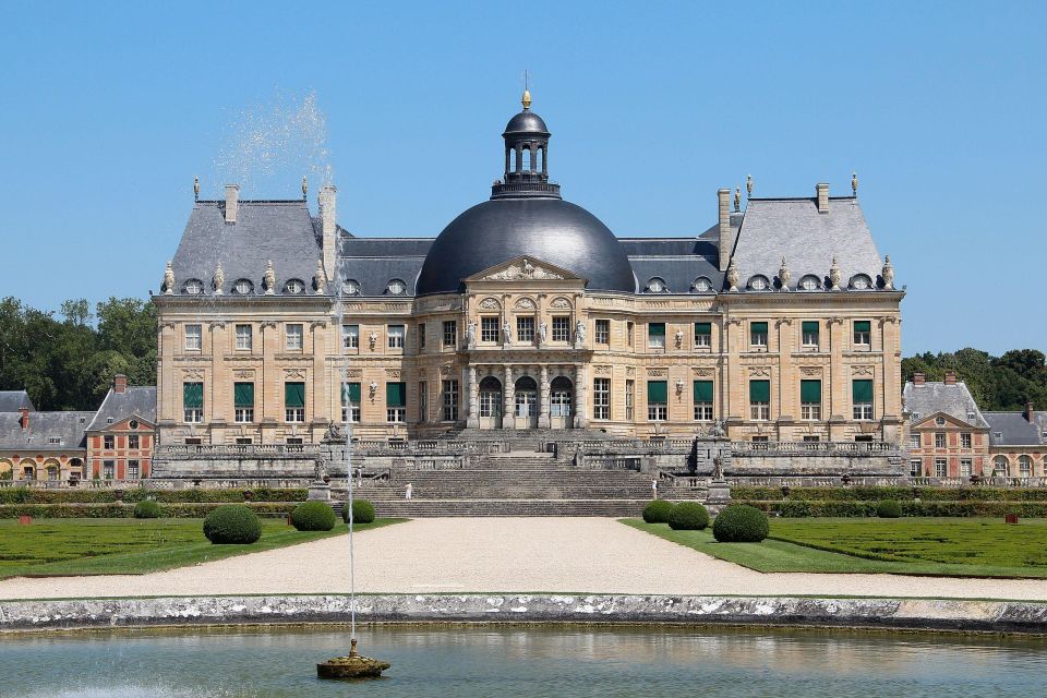 From Paris: Château De Fontainebleau & Vaux-Le-Vicomte Private - Interiors and Vaulted Cellars