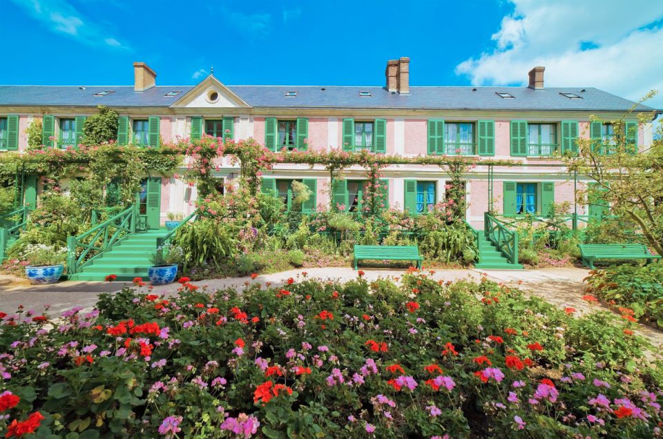 From Paris: Day Trip to Giverny & Versailles With Lunch - Luxury Air-Conditioned Coach Transportation