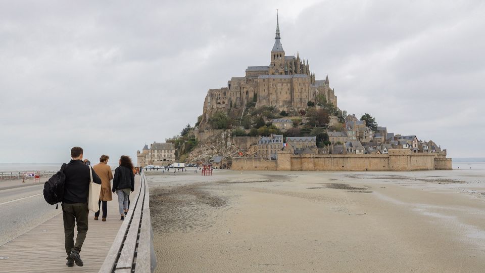 From Paris: Mont St Michel and Loire Valley 2 Day Tour - Included Experiences