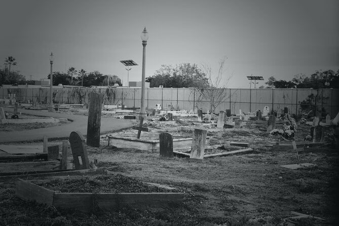 New Orleans Cemetery Bus Tour After Dark - Beverage and Dining Options