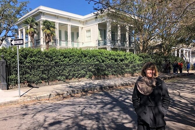 New Orleans Garden District Architecture Tour - Public Transportation Nearby