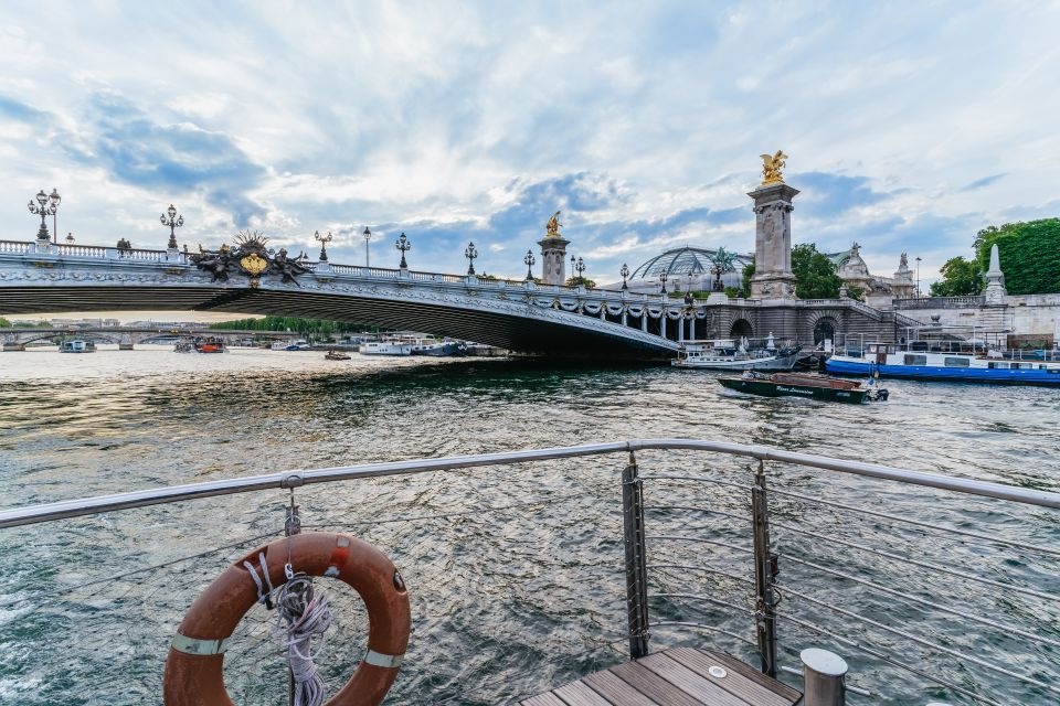 Paris: Dinner Cruise on the Seine River at 8:30 PM - Itinerary and Landmarks