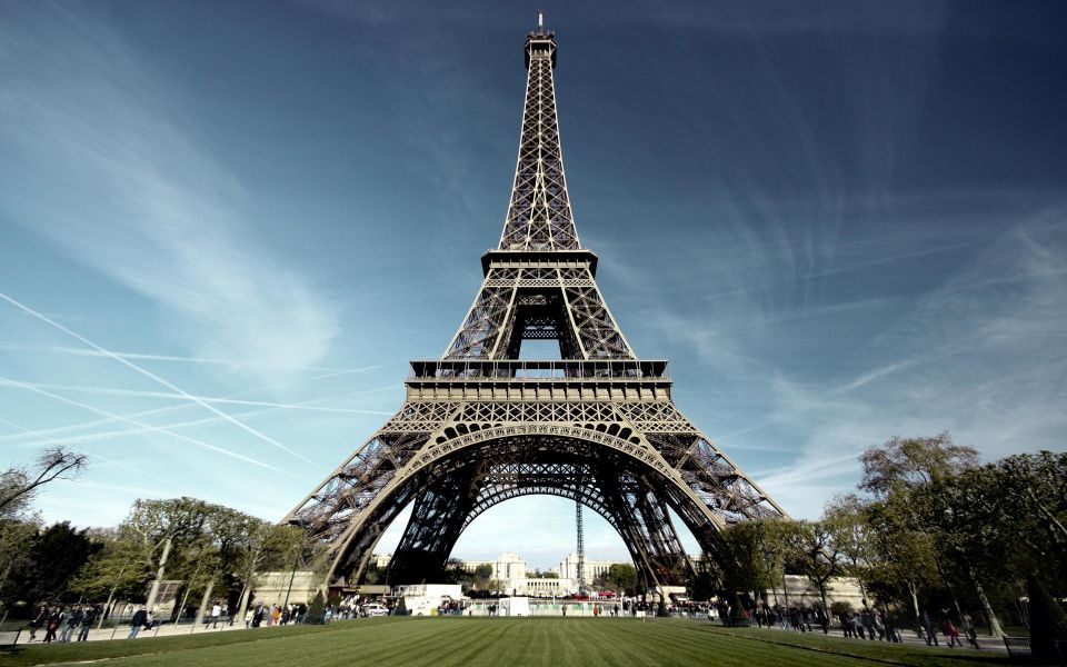 Paris Half-Day Vintage Car Tour Louvre and Hotel Pick up - Included and Exclusive