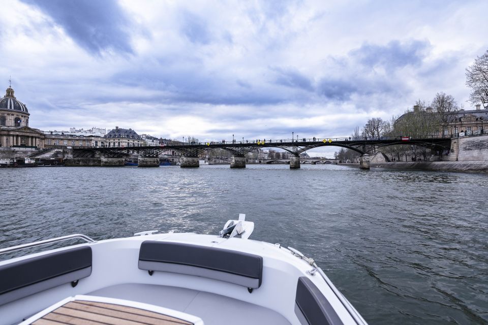 Paris: Private Seine River Cruise With Guide - Passing Major Landmarks