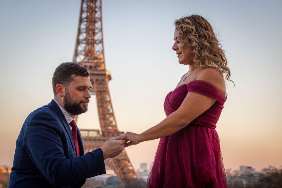 Paris: Romantic Photoshoot for Couples - Personalized Photoshoot in Paris