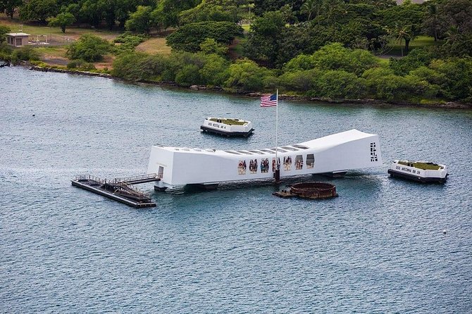 Pearl Harbor Deluxe Uncovered Tour With Lunch - USS Bowfin Submarine