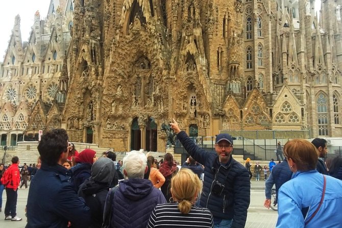Sagrada Familia & Montserrat Small Group Tour With Hotel Pick-Up - Highlights of Sagrada Familia