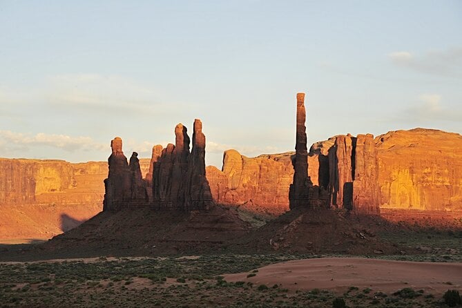3.0 Hours of Monument Valleys Sunrise or Sunset 4×4 Tour - Tour Concludes at View Hotel