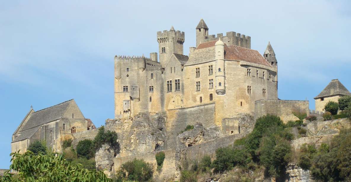Bordeaux to Dordogne: Castles & Villages Private Tour - Explore Bastide Village of Domme