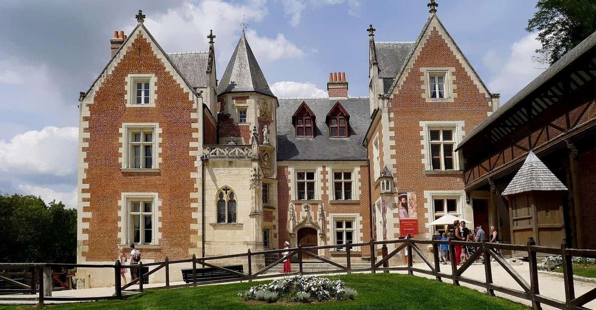 Clos Luce: Da Vinci's Castle Private Guided Tour With Ticket - Licensed Tour Guide Expertise