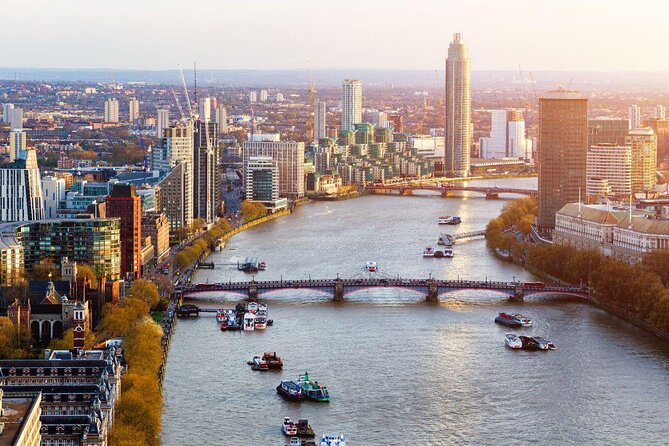 High-Speed Thames River Speedboat in London - Iconic Landmarks Cruise