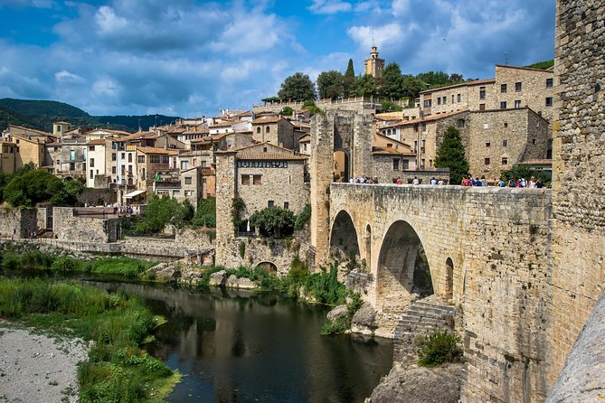 Medieval Three Villages Small Group Day Trip From Barcelona - Castellfollit De La Roca