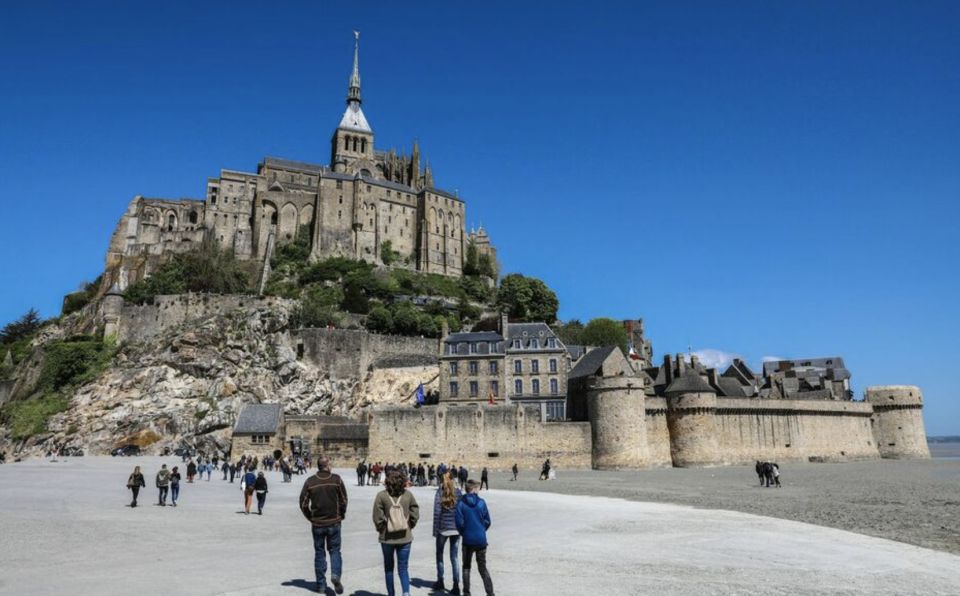 Mont-Saint-Michel: Private Walking Tour With Abbey Ticket - Transportation and Accessibility