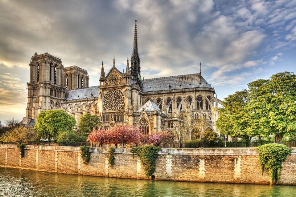 Paris Old Town Highlights Guided Walking Tour - Artistic Immersion